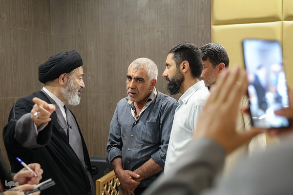 دیدار صمیمی سرپرست حجاج ایرانی با زائران کشورمان درمدینه منوره