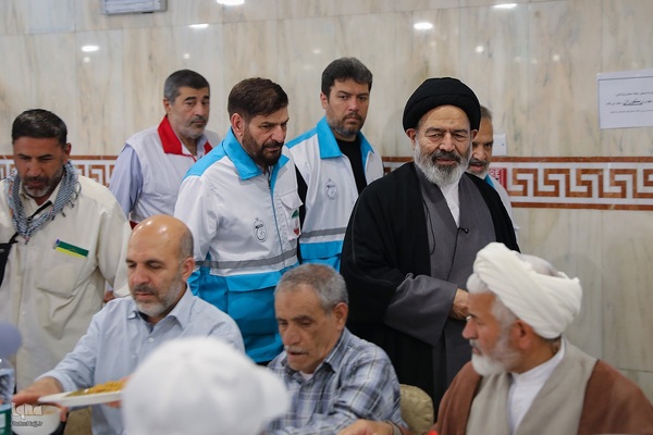 دیدار صمیمی سرپرست حجاج ایرانی با زائران کشورمان درمدینه منوره