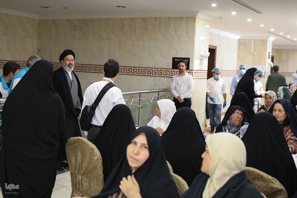 دیدار صمیمی سرپرست حجاج ایرانی با زائران کشورمان درمدینه منوره