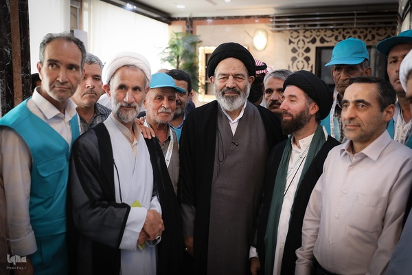 دیدار صمیمی سرپرست حجاج ایرانی با زائران کشورمان درمدینه منوره