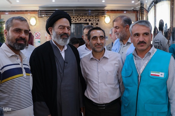 دیدار صمیمی سرپرست حجاج ایرانی با زائران کشورمان درمدینه منوره