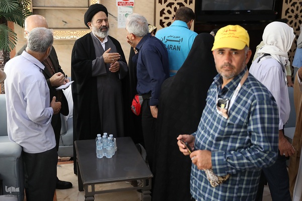 دیدار صمیمی سرپرست حجاج ایرانی با زائران کشورمان درمدینه منوره