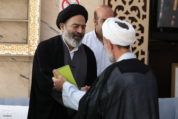 دیدار صمیمی سرپرست حجاج ایرانی با زائران کشورمان درمدینه منوره