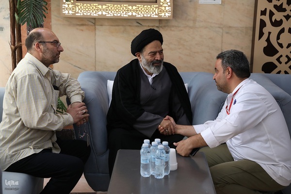 دیدار صمیمی سرپرست حجاج ایرانی با زائران کشورمان درمدینه منوره