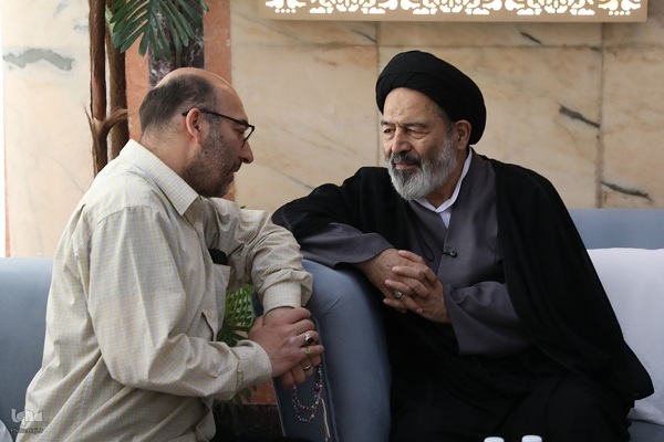 دیدار صمیمی سرپرست حجاج ایرانی با زائران کشورمان درمدینه منوره