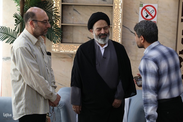 دیدار صمیمی سرپرست حجاج ایرانی با زائران کشورمان درمدینه منوره