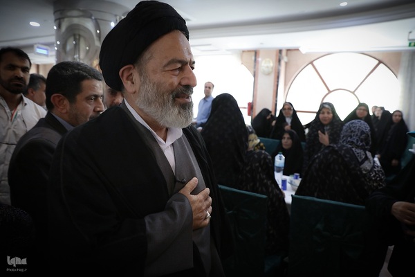دیدار صمیمی سرپرست حجاج ایرانی با زائران کشورمان درمدینه منوره