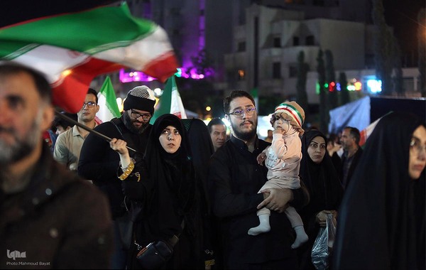 سخنرانی رئیس جهاددانشگاهی در تجمع شبانه مردم در میدان انقلاب تهران