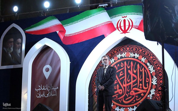 سخنرانی رئیس جهاددانشگاهی در تجمع شبانه مردم در میدان انقلاب تهران