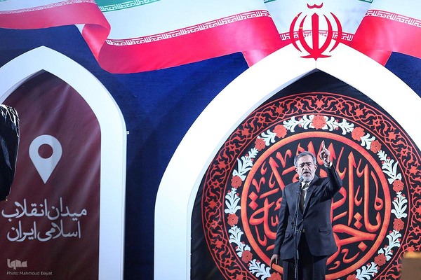 سخنرانی رئیس جهاددانشگاهی در تجمع شبانه مردم در میدان انقلاب تهران