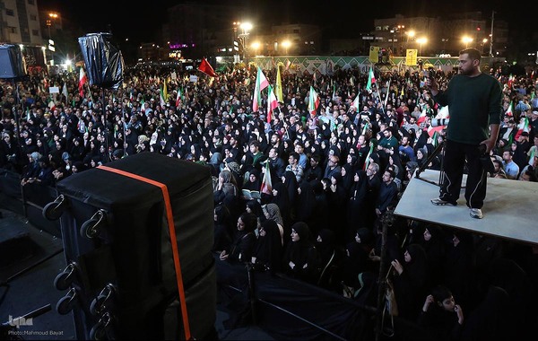 سخنرانی رئیس جهاددانشگاهی در تجمع شبانه مردم در میدان انقلاب تهران