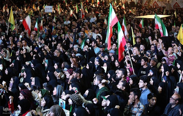 سخنرانی رئیس جهاددانشگاهی در تجمع شبانه مردم در میدان انقلاب تهران