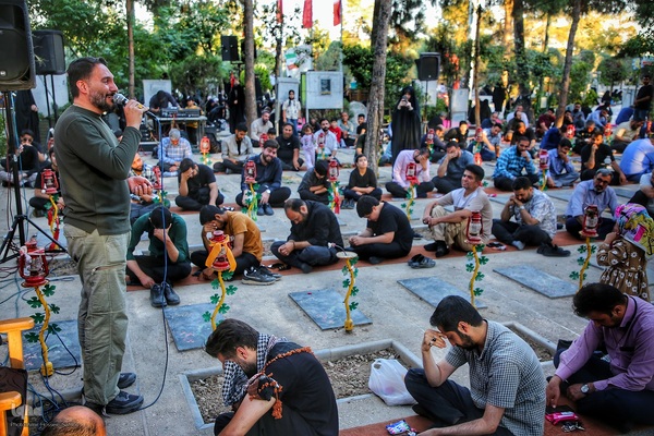 طنین دعای عرفه در قطعه چهل بهشت زهرا تهران