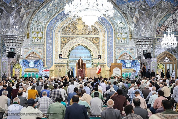 اقامه نماز عید قربان در حرم امام رضا (ع)