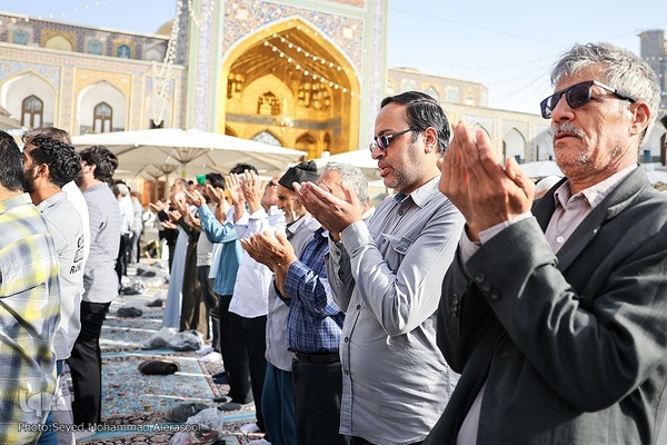 اقامه نماز عید قربان در حرم امام رضا (ع)
