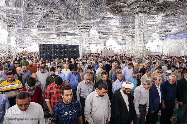 اقامه نماز عید قربان در حرم امام رضا (ع)