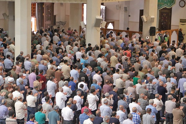 اقامه نماز عید قربان در حرم شاهچراغ (ع)
