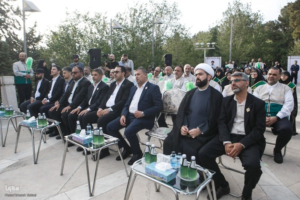 آیین اهتزاز بزرگترین پرچم متبرک حرم علوی