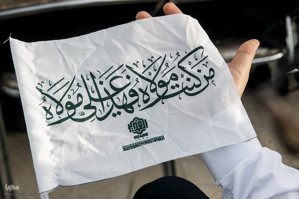 آیین اهتزاز بزرگترین پرچم متبرک حرم علوی