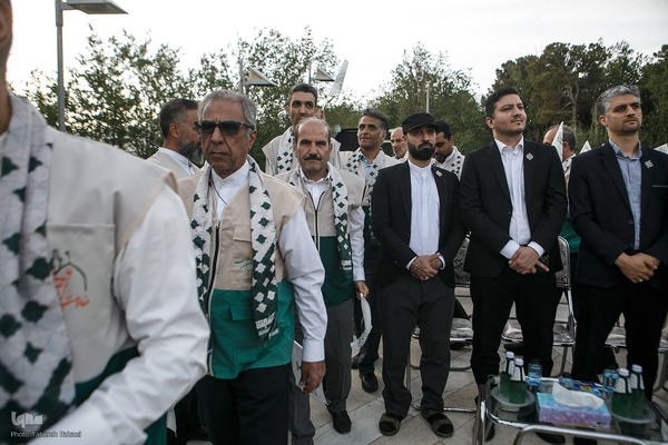 آیین اهتزاز بزرگترین پرچم متبرک حرم علوی