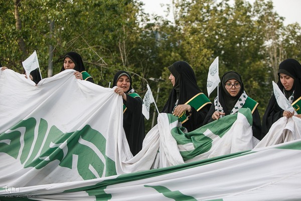 آیین اهتزاز بزرگترین پرچم متبرک حرم علوی