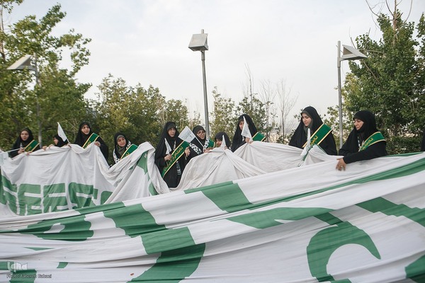 آیین اهتزاز بزرگترین پرچم متبرک حرم علوی