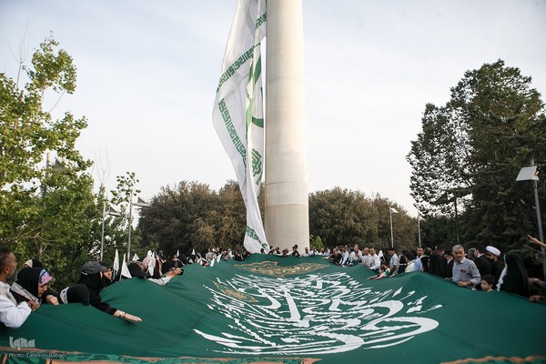 آیین اهتزاز بزرگترین پرچم متبرک حرم علوی