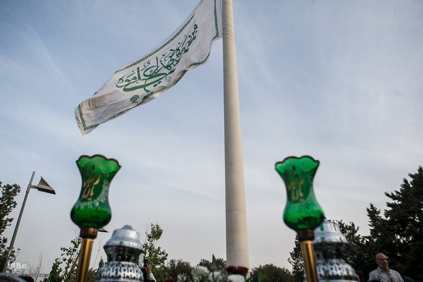 آیین اهتزاز بزرگترین پرچم متبرک حرم علوی