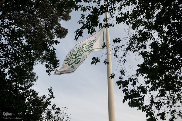 آیین اهتزاز بزرگترین پرچم متبرک حرم علوی