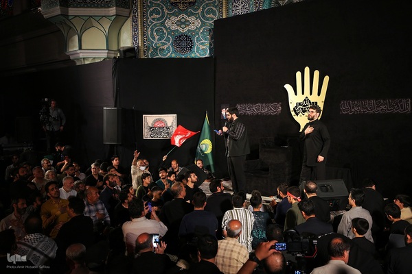 مراسم یادبود شهدای خانواده رهبر انقلاب در حرم عبدالعظیم(ع)