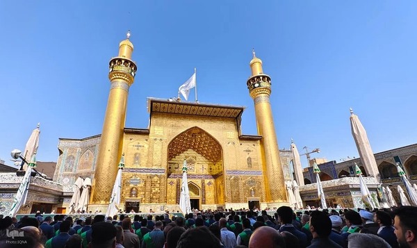 مراسم برافراشتن پرچم غدیر در حرم علوی
