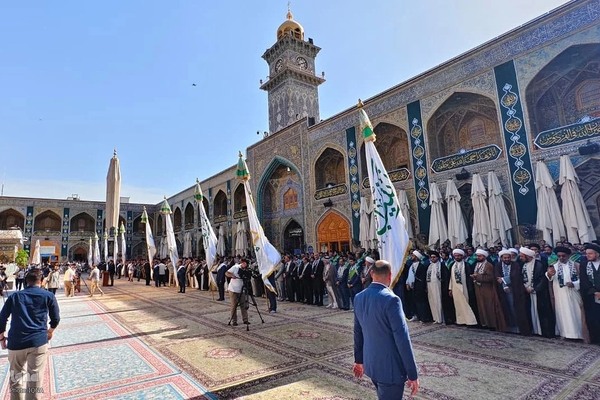 مراسم برافراشتن پرچم غدیر در حرم علوی