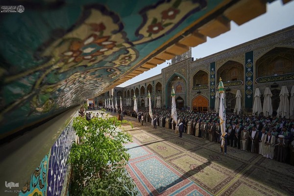 مراسم برافراشتن پرچم غدیر در حرم علوی