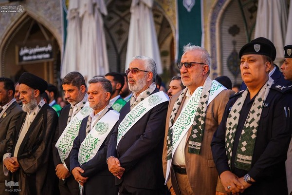 مراسم برافراشتن پرچم غدیر در حرم علوی