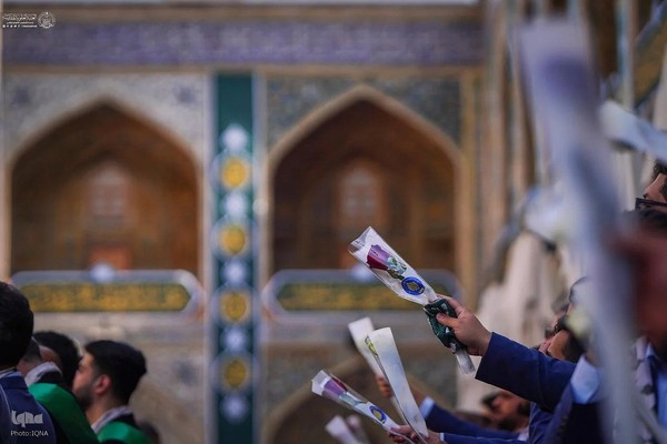 مراسم برافراشتن پرچم غدیر در حرم علوی