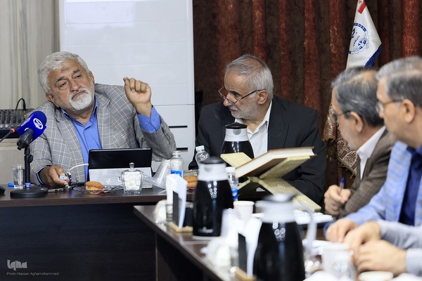 نشست بررسی نقش نهادهای علمی و تاب‌آوری اجتماعی در دوران پس از جنگ