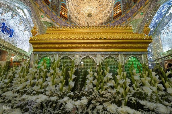 گل‌باران ضریح مطهر علوی در آستانهٔ عید ولایت و امامت