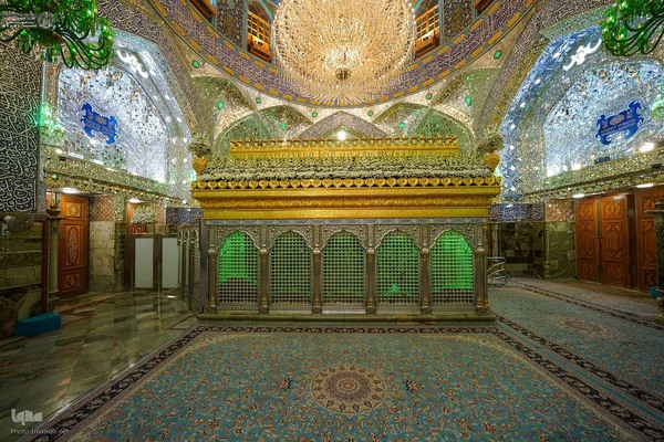 گل‌باران ضریح مطهر علوی در آستانهٔ عید ولایت و امامت