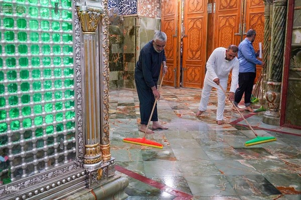 گل‌باران ضریح مطهر علوی در آستانهٔ عید ولایت و امامت