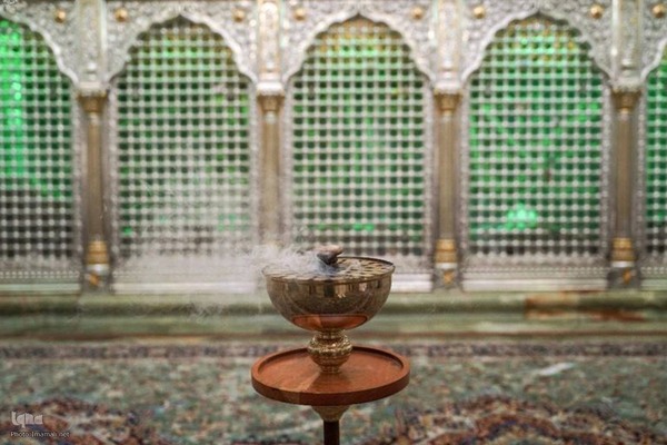 گل‌باران ضریح مطهر علوی در آستانهٔ عید ولایت و امامت