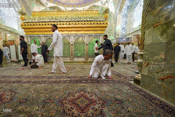 گل‌باران ضریح مطهر علوی در آستانهٔ عید ولایت و امامت