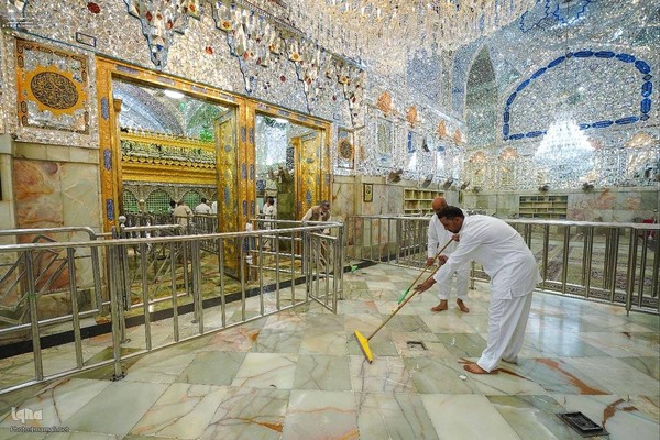 گل‌باران ضریح مطهر علوی در آستانهٔ عید ولایت و امامت