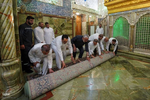 گل‌باران ضریح مطهر علوی در آستانهٔ عید ولایت و امامت