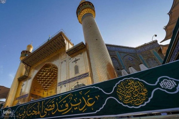 گل‌باران ضریح مطهر علوی در آستانهٔ عید ولایت و امامت