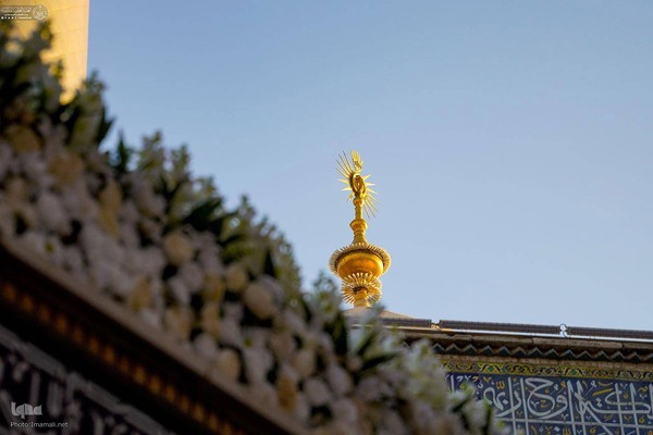گل‌باران ضریح مطهر علوی در آستانهٔ عید ولایت و امامت