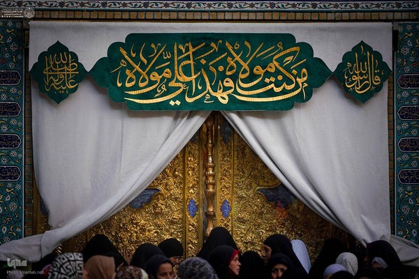 گل‌باران ضریح مطهر علوی در آستانهٔ عید ولایت و امامت