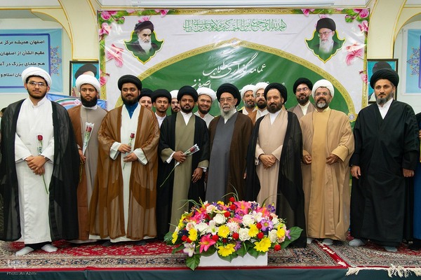 مراسم عمامه‌گذاری طلاب حوزه علمیه اصفهان