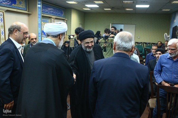 رونمایی از کتاب «شخصیت قرآنی رهبر شهید» در فرهنگسرای قرآن