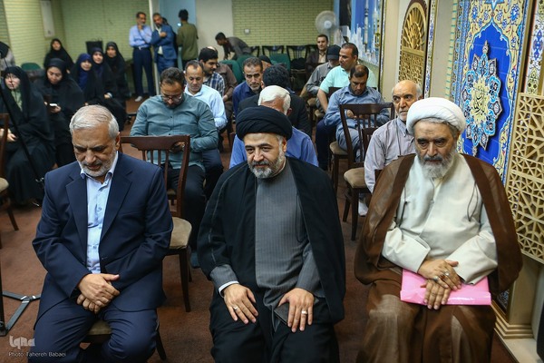 رونمایی از کتاب «شخصیت قرآنی رهبر شهید» در فرهنگسرای قرآن