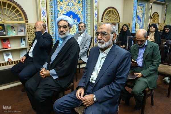 رونمایی از کتاب «شخصیت قرآنی رهبر شهید» در فرهنگسرای قرآن